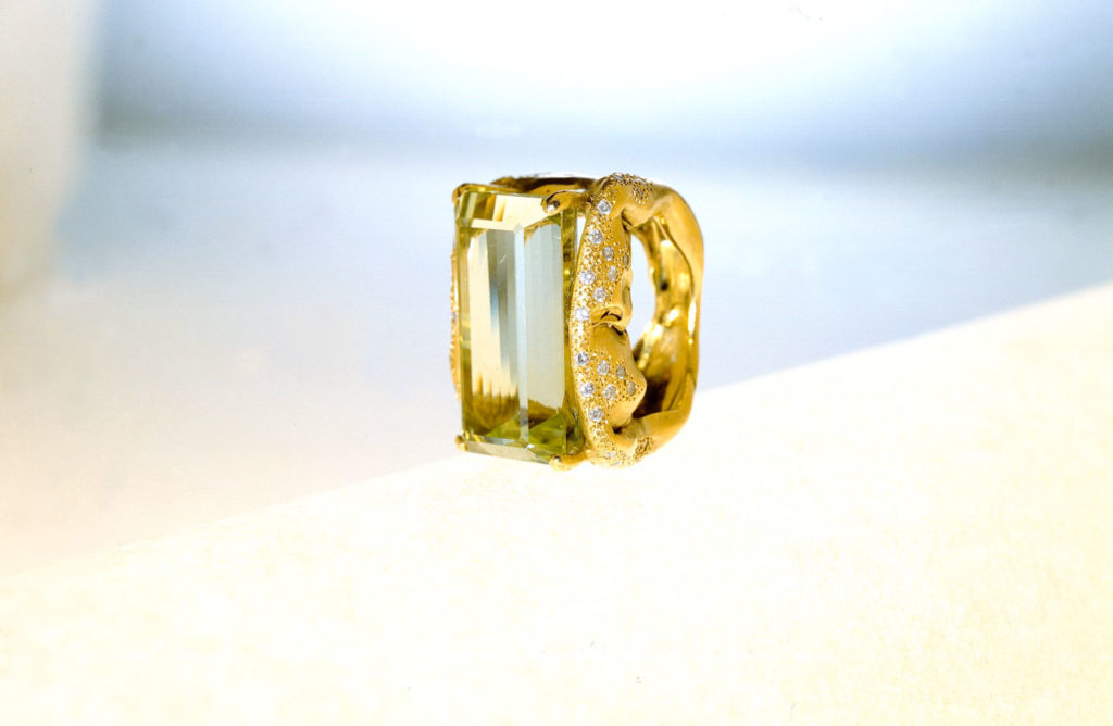 Alta gioielleria Made in Italy - anello - oro giallo - diamanti - gemme rare