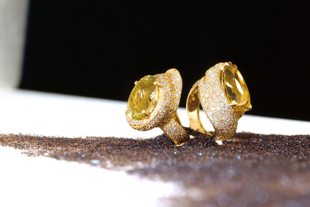 Alta gioielleria Made in Italy - anelli - oro giallo - diamanti - gemme rare